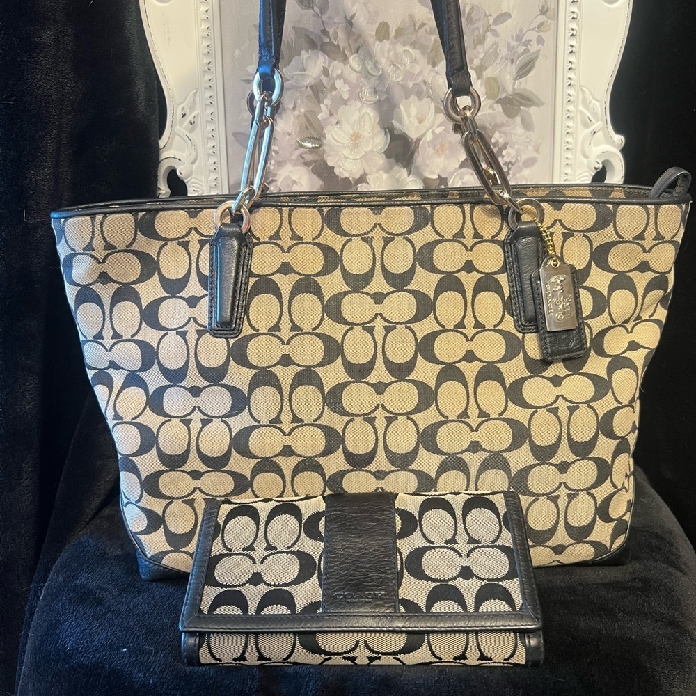 🖤Coach Vintage Madison Signature East West Tote & Wallet🖤EUC - Picture 3 of 17